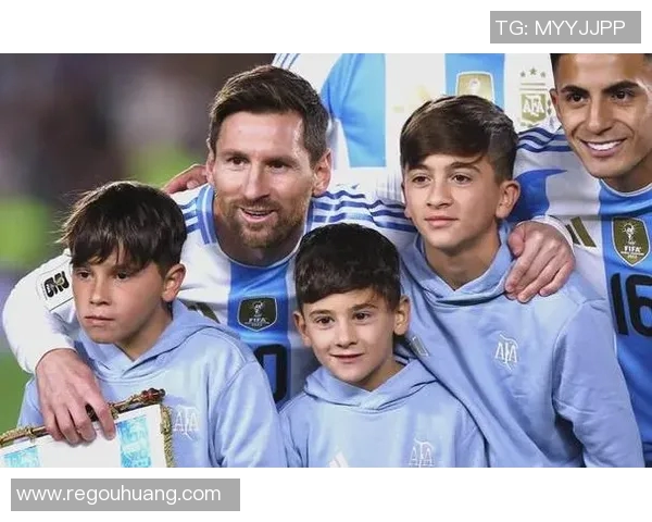 9月出生的足球巨星们:从梅西到C罗,谁能在赛场上书写传奇篇章 9月出生的足球巨星们:从梅西到C罗,谁能在赛场上书写传奇篇章