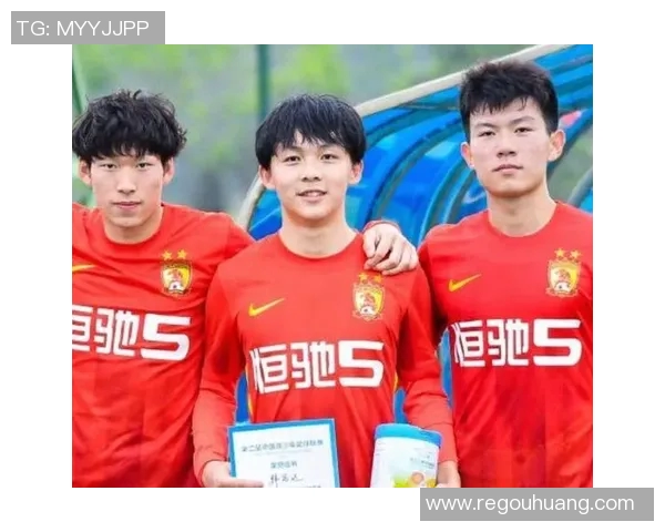 00后一代足球新星崛起探索未来巨星的成长轨迹与发展潜力